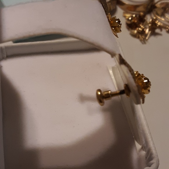 SOLD! Black Hills 12k Gold Screw Bk Earrings - Picture 7 of 8